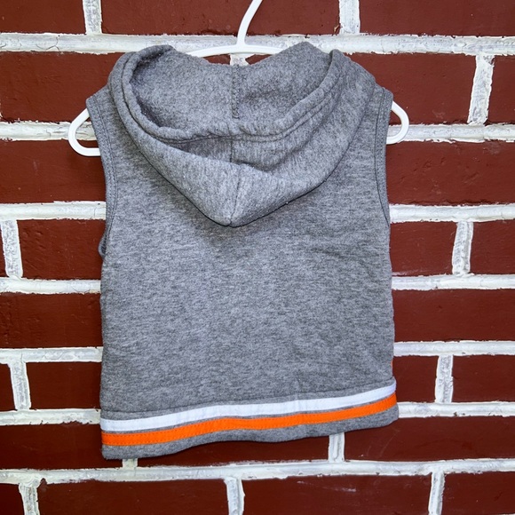 Hooded zippered sleeveless sweat vest | size 24m - Picture 2 of 5